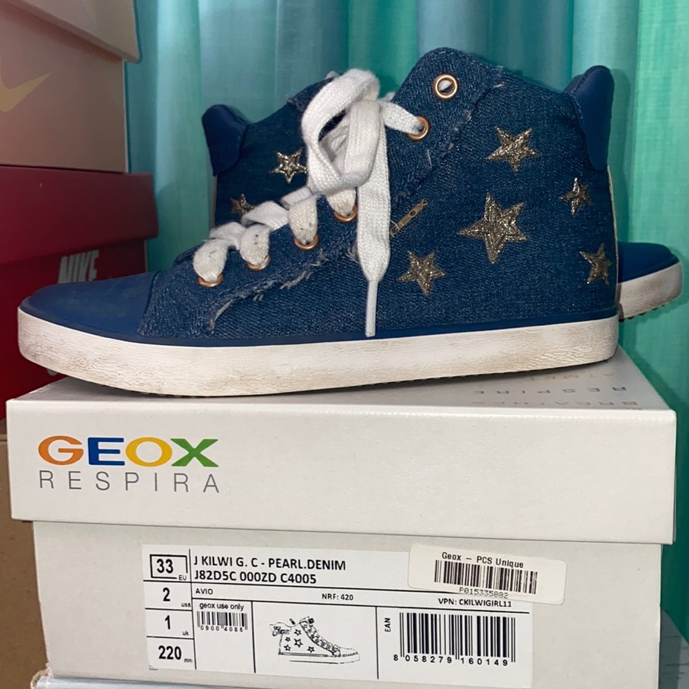 Kids Geox demin size zip sneaker size 2 great condition
